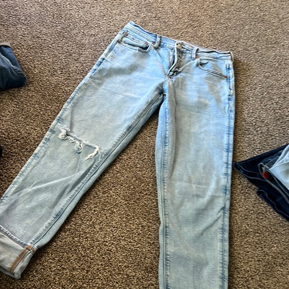 Women’s American Eagle crop jean. Size 6